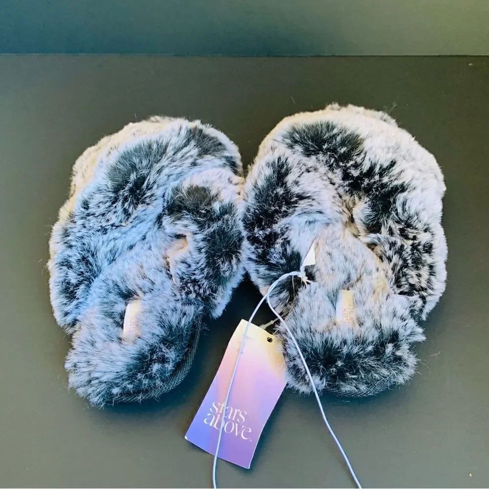 Stars Above Gray Fluffy Slippers‎
